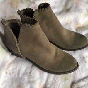 Dirty Laundry gray heel ankle booties size 7.5